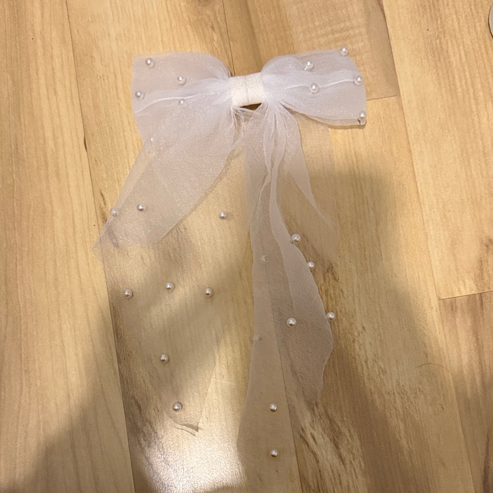White Bow with Pearls